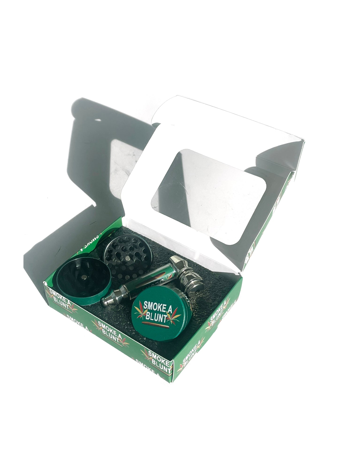 Deluxe Smoking Set: Artisan Pipe & Precision Grinder - A Connoisseur's Choice